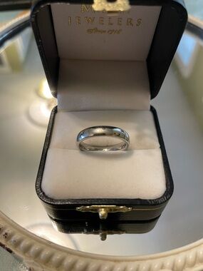 Women’s Classic titanium Wedding Band SZ7